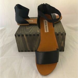 Steve Madden Black Sandals With Ankle Strap 7.5